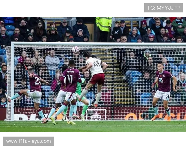 吉鲁闪耀世界杯赛场，关键进球助球队挺进淘汰赛