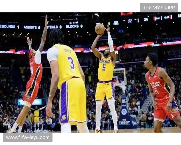 乔治三分威胁引爆赛场，球迷热议其关键时刻的统治力